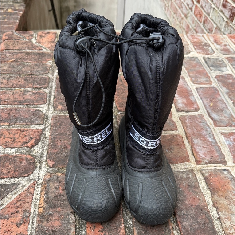 Sorel Black Insulated Winter Boots with Drawstring Top